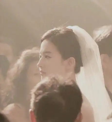 刘亦菲穿上婚纱,实在是太美了让很多人心动了
