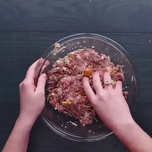 早餐必吃的一款美食肉丸大蒜奶酪包,营养美味又健康