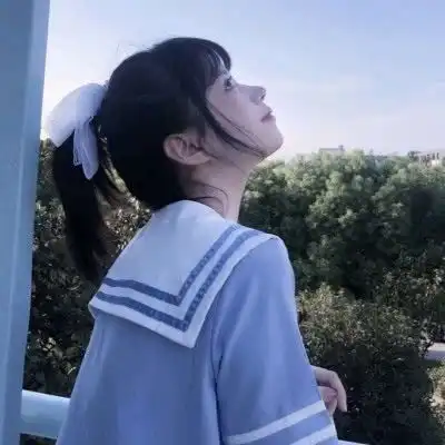 女生披头发才好看脸上若有3特征,扎起头发没准更惊艳