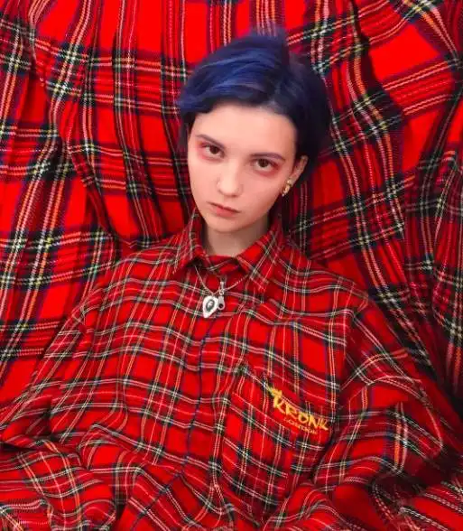 好看的小姐姐很多,把软萌和酷炫玩得这么6的只服她