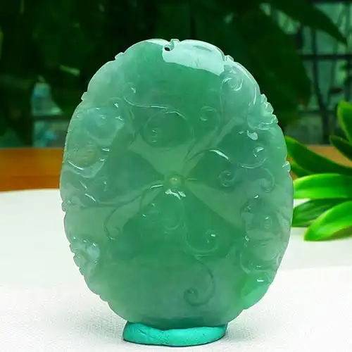 翡翠挂件浅绿色吊坠,精选满绿宝石,高品质京东热卖
