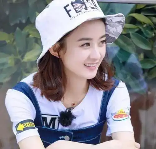 穿白t恤最美的4位女星,迪丽热巴垫底,杨幂第二,第一百看不厌