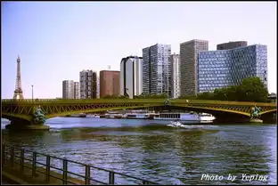法国巴黎塞纳河畔人生必游地