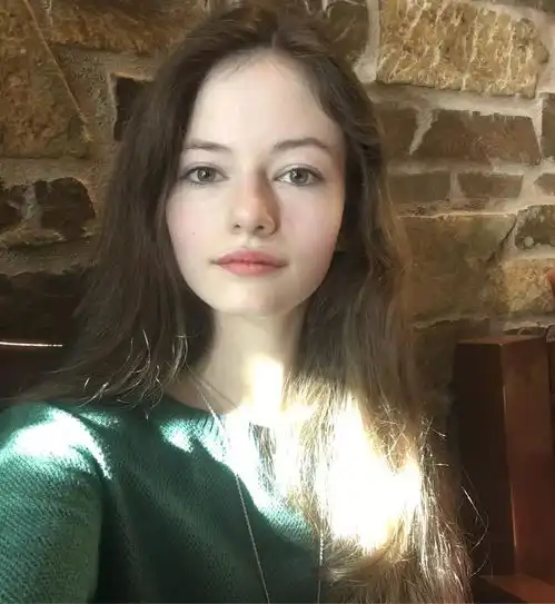 打破童星长残魔咒,从暮光女的女儿到迪士尼公主,18岁的她就是小精灵本人天使下凡啊