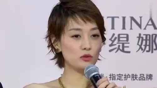 马伊p代言风波后,疑带爱马聚餐,面无表情猛抽烟