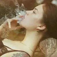 快手女生头像吸烟可爱清晰微信头像图片大全