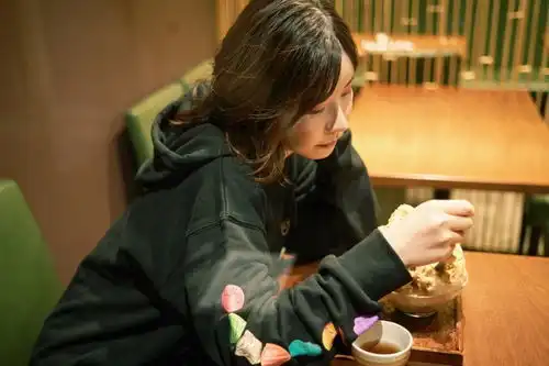 吃货女孩遇见街头深田咏美