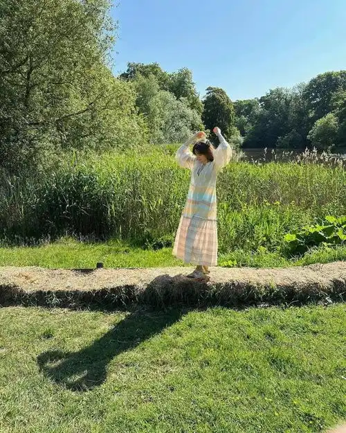 时装剧艾米丽在巴黎,怕不是大型印花裙穿搭秀吧