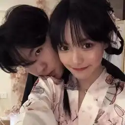 情侣头像善解人意是什么委屈我自己让你开心吗