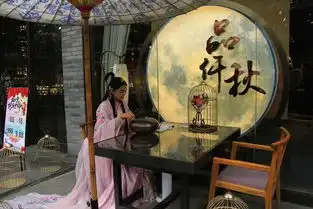 成都宽窄巷子虽好,但太过火爆,小鹿全程被推着走