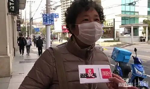 地铁禁外放,街采13名乘客表情亮了,爷叔痛骂外放没教养