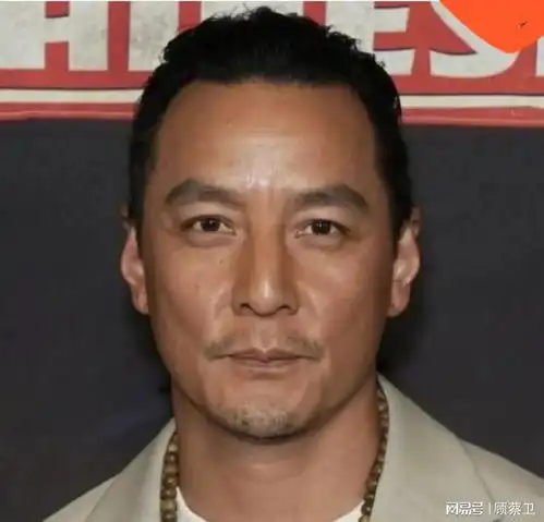 51岁吴彦祖现身旧金山,打扮好绅士,颜值大回春,终于又帅回来了