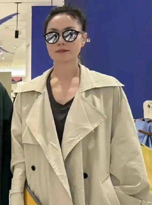 王菲巴黎大秀高级成衣,一袭白衣染满了她的沧桑美