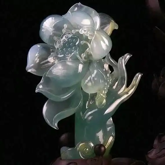 翡翠莲子的寓意和佩戴人群揭示神秘莲花象征与财富的关联