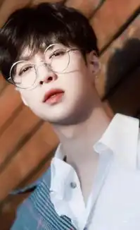 男星戴上金丝边眼镜,朱一龙,王俊凯,吴磊,蔡徐坤你最喜欢谁