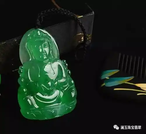 如何挑选一款合适自己的翡翠观音呢