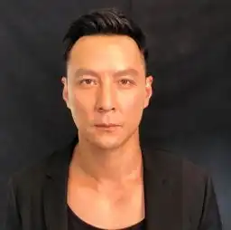 吴彦祖晒近照圆寸发际线是怎么了