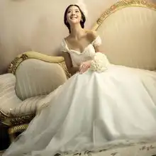 韩版一字肩包肩v领齐地婚纱,时尚韩式甜美公主复古风尚,完美的立体造型,美不胜言打造出无限魅力气场,肆意展现新娘惊