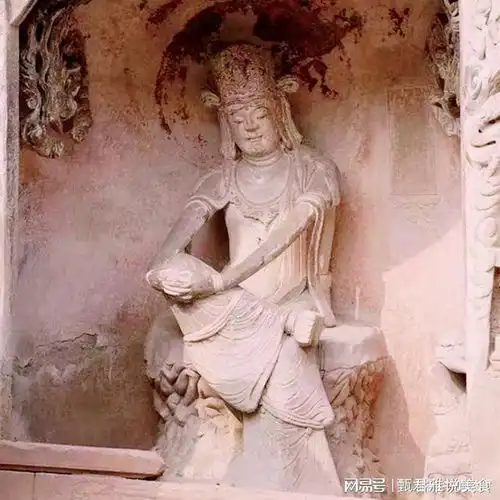 雕刻在巨石上的寺庙,距今上千年,上面刻有470尊佛像