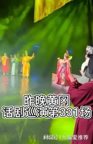 刘晓庆测核酸表情扭曲,为演话剧走遍全国,巡演331场