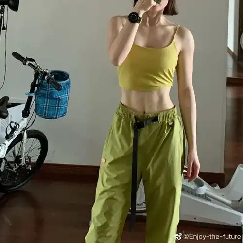 32岁辣妈蜜桃臀大长腿撩到半个健身圈,身材比18岁小姐姐还可