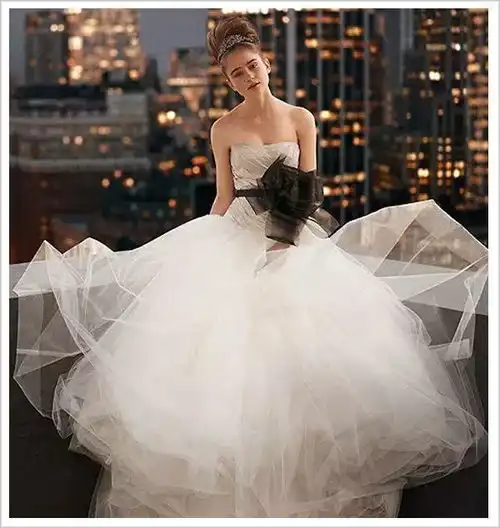verawang创始人王薇薇要以精神的独立,勇敢过好这一生