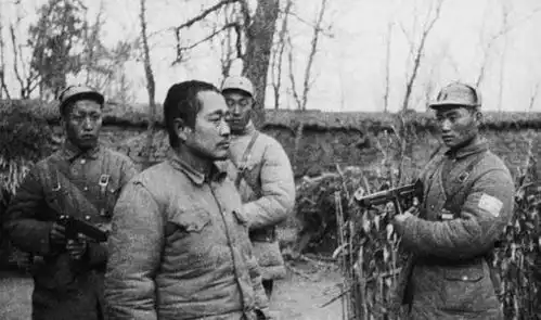 杜聿明被重重包围,缺弹少粮仍拒不投降,粟裕快给他们送吃的