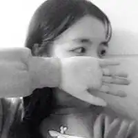 黑白侧面女生头像小孩的世界,大人永远不懂