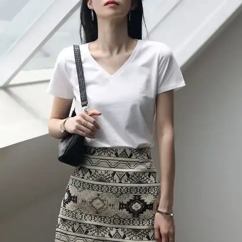 女生夏天白t恤穿衣搭配,时尚出众又气质