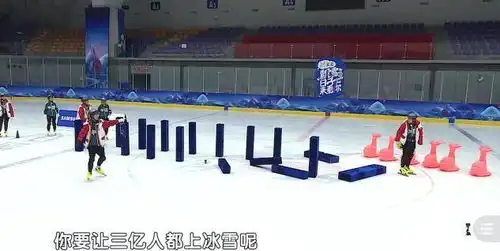 谢楠和吴京表情包梦幻联动,国民夫妇不同框也好甜