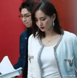 刘诗诗生娃后没了修图待遇,少女腰变少妇腰,网友越来越有味了