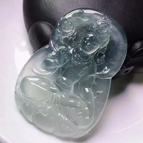 翡翠观音该怎么挑选翡翠观音上这几个特点你有注意到吗