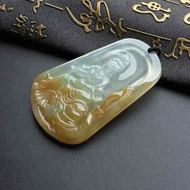 和田玉普贤菩萨吊坠解读翡翠中的神圣寓意