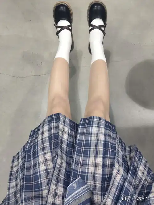 不论长相,什么身材或体型的女生穿jk制服好看能给出照片吗