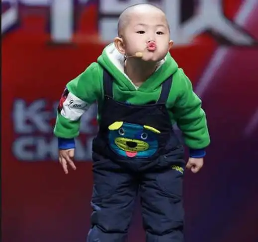 5岁登春晚张俊豪,年入百万被父母疯狂吸血,现在过得怎么样