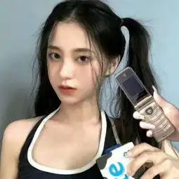 很酷的露肩女生头像,性感锁骨穿吊带