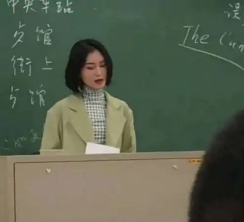 95后美女老师穿jk制服上课,学生看得很认真,家长却喊有伤风化