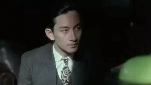 古早斯文败类眼镜一戴,看起来更坏,哪位男星戳中了你