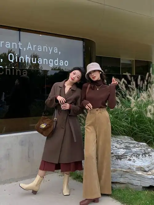 三四十岁的女人想提升品味,秋冬别错过大衣穿搭,简约大气又高级