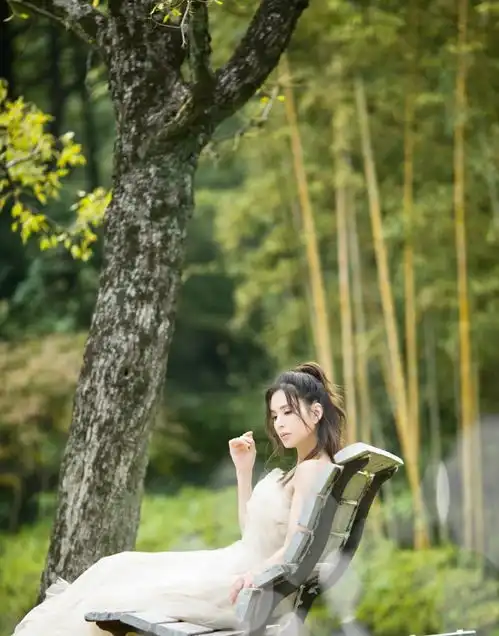 小龙女李若彤晒婚纱照,穿抹胸婚纱半扎丸子头,惊艳了时光