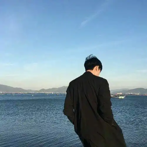 有哪些男士的背影图片可以当头像的黑色的,冷酷的那种