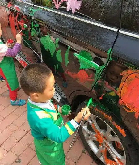 搞笑gif段子原来这世间的爱情都不是什么偶然,都是略施小计才能得来的呀