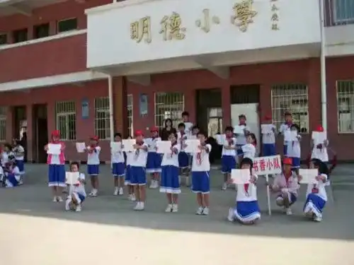 信阳乡村教师坚守山区小学执教16年,只为山里孩子撑起一片天