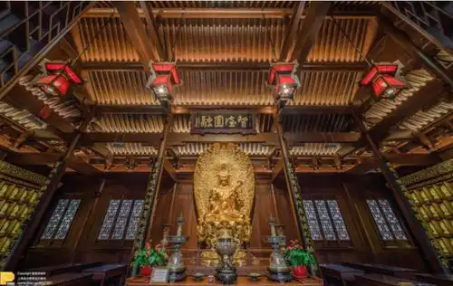 江宁路安远路车水马龙中的玉佛寺,俗世中的禅