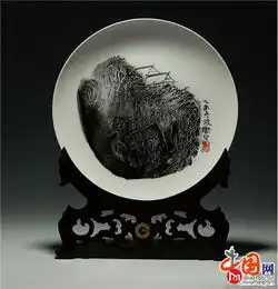 当代水墨画代表郑波卫寄情山水丹青书画入瓷三分