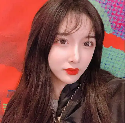 同样是女装大佬,红裙的艾比和他对比起来,瞬间被秒杀