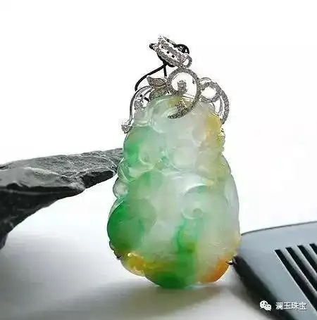 三彩翡翠的寓意,挑选翡翠手链的讲究