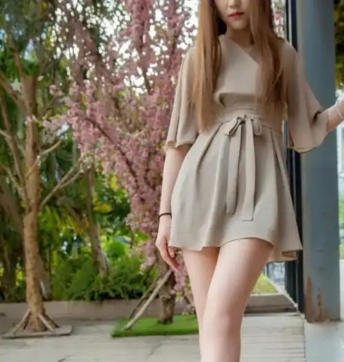 甜美连衣裙,这种款式今年见到的最多,这种女孩适合做老婆