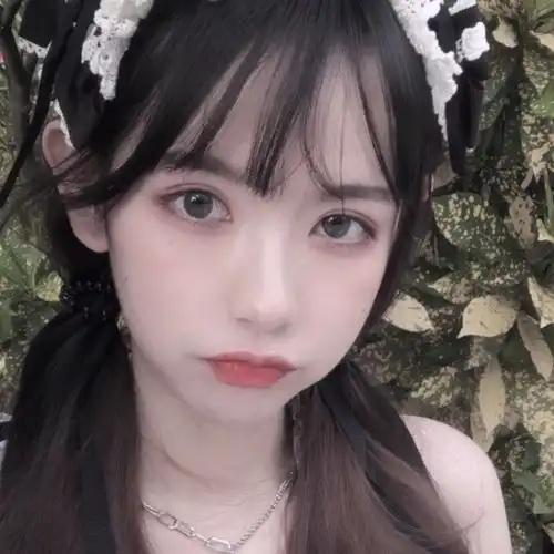 对你芳心暗许的女生,才会有这3个表现,傻小子快主动出击
