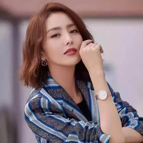 给自己的年终奖美到窒息的阿玛尼满天星和摩天轮腕表,特价不到900元
